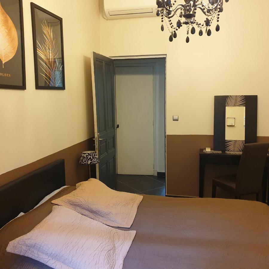 אביניון Appartement Intra Muros 8 Personnes Climatise Wifi Stationnement Facile מראה חיצוני תמונה